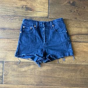 LEVI’S RIBCAGE DENIM SHORTS